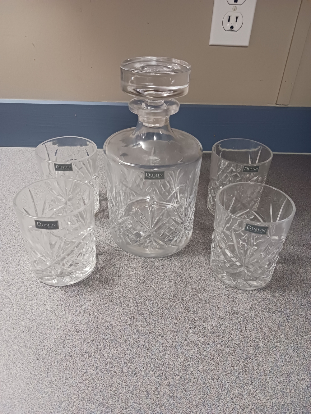 Clear Crystal Decanter Set with 4 Glasses